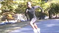 『男の道5K』監督:アイゼア・マイルズ(米) UPAF2011上映作品#2(若者の声セクション): 『男の道5K』監督:アイゼア・マイルズ。ドキュメンタリー、2011、8’43” ブルックリンの高校で陸上選手として活躍するアフリカ系アメリカ人の少年アイゼアが大人の男になるための条件を模索。男の道に人種やスポーツはどう関係しているのか、友人や先生に尋ねながら考えた作品。 自己紹介:僕の名前はアイゼア・マイルズです。17歳です。1994年1月22日にNY市ブルックリン区で生まれました。人生のほとんどをブルックリンで生きています。現在ベンジャミン・ベネカー・アカデミーという公立高校に通っています。今高校3年(アメリカの高校は4年間)で、1年の時からずっとクロスカントリーと陸上部に入っています。どの大学に行きたいかはまだ決めていませんが、コンピューターか電子工学系に進みたいと思っています。 『男の道5K』は、僕が大人の男になるジャーニーの断片です。もうすぐ高校も卒業するのだから、大人の男になるのもそう先ではありません。インタビューは映画のためだけに使ったのじゃありません。本当にアドバイスとして受け止めました。大人になろうとしてる僕と同じ年の皆の参考になれば嬉しいです。女の人にも役に立つことがあるように感じました。 「アドビ若者の声」プログラム作品。指導した先生:キム・ジェイムゾン。